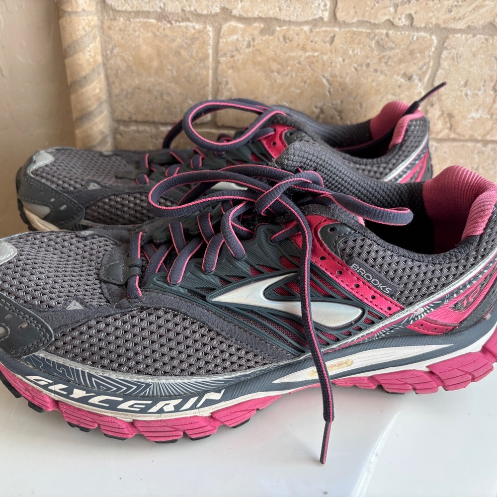 Brooks Gray and Pink Athletic Running Shoes Women’s Size 9 Running Sneakers - Picture 5 of 9